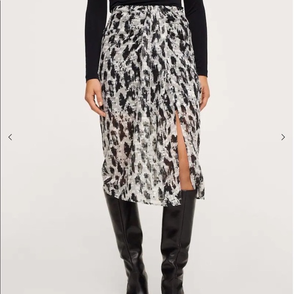 Mango Dresses & Skirts - NWT - printed midi skirt.  Knot detail.